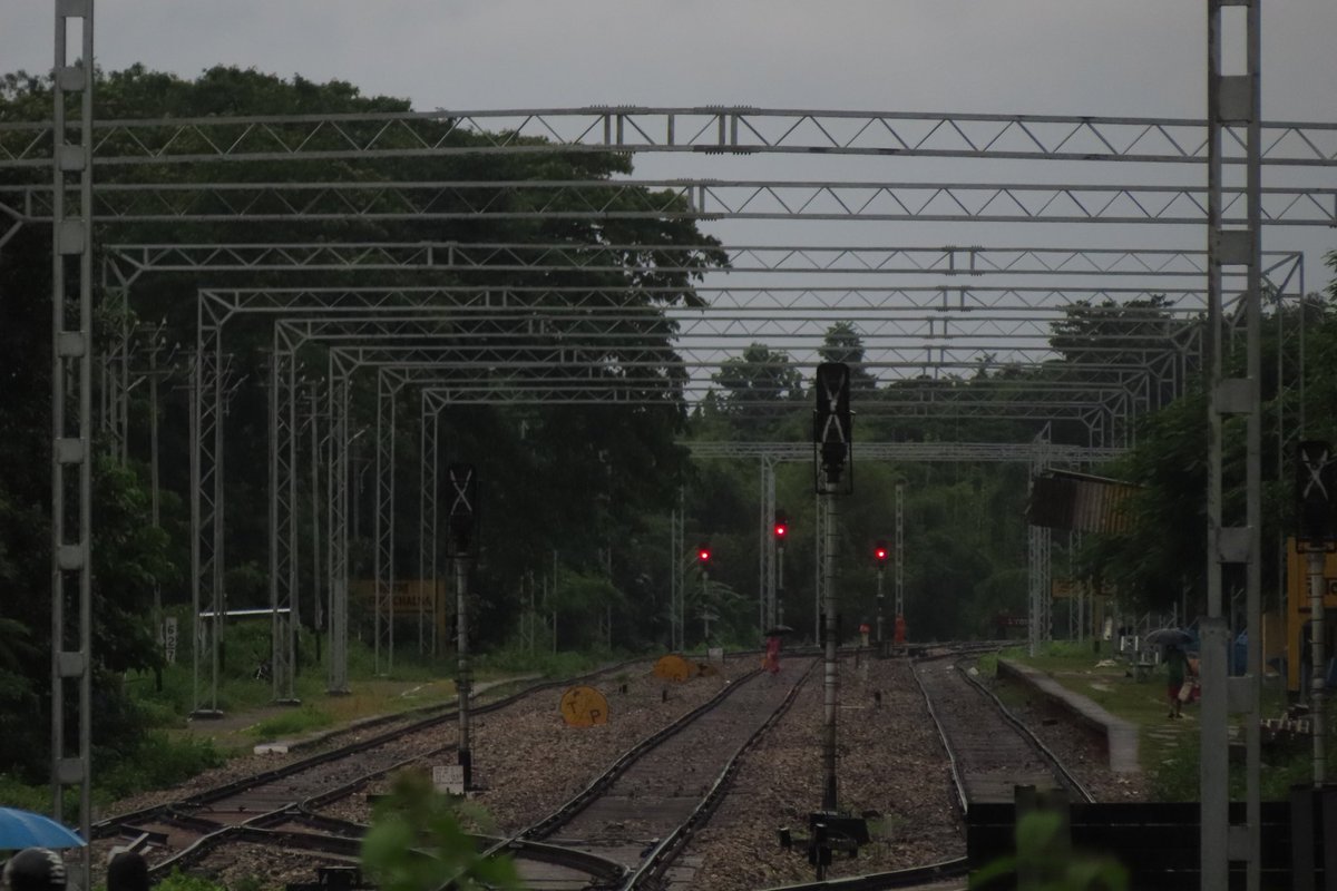 DRRD99's tweet photo. NFR towards its goal of 100% electrification. OHE Poles erected at Binnaguri, Nagrakata, Chalsa 
@drm_apdj 
@gm_nfr 
@RailMinIndia 
@NFR_Enthusiasts 
@RailNf https://t.co/kioXvLFnxl