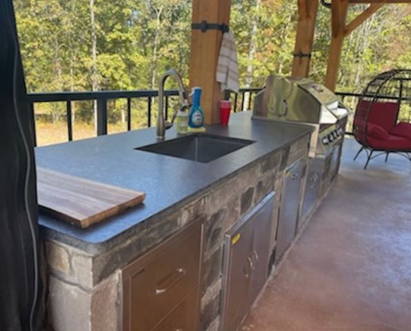 AlphaCounterTop's tweet photo. Black Pearl #LeatheredGranite #OutdoorKitchen we completed last week for Randy Tucker Construction of #RussellvilleAR. Just in time for the perfect fall weather!
#BlackPearlGranite #ArkansasOutdoors #AlphaCountertops https://t.co/pnMZq2iANq