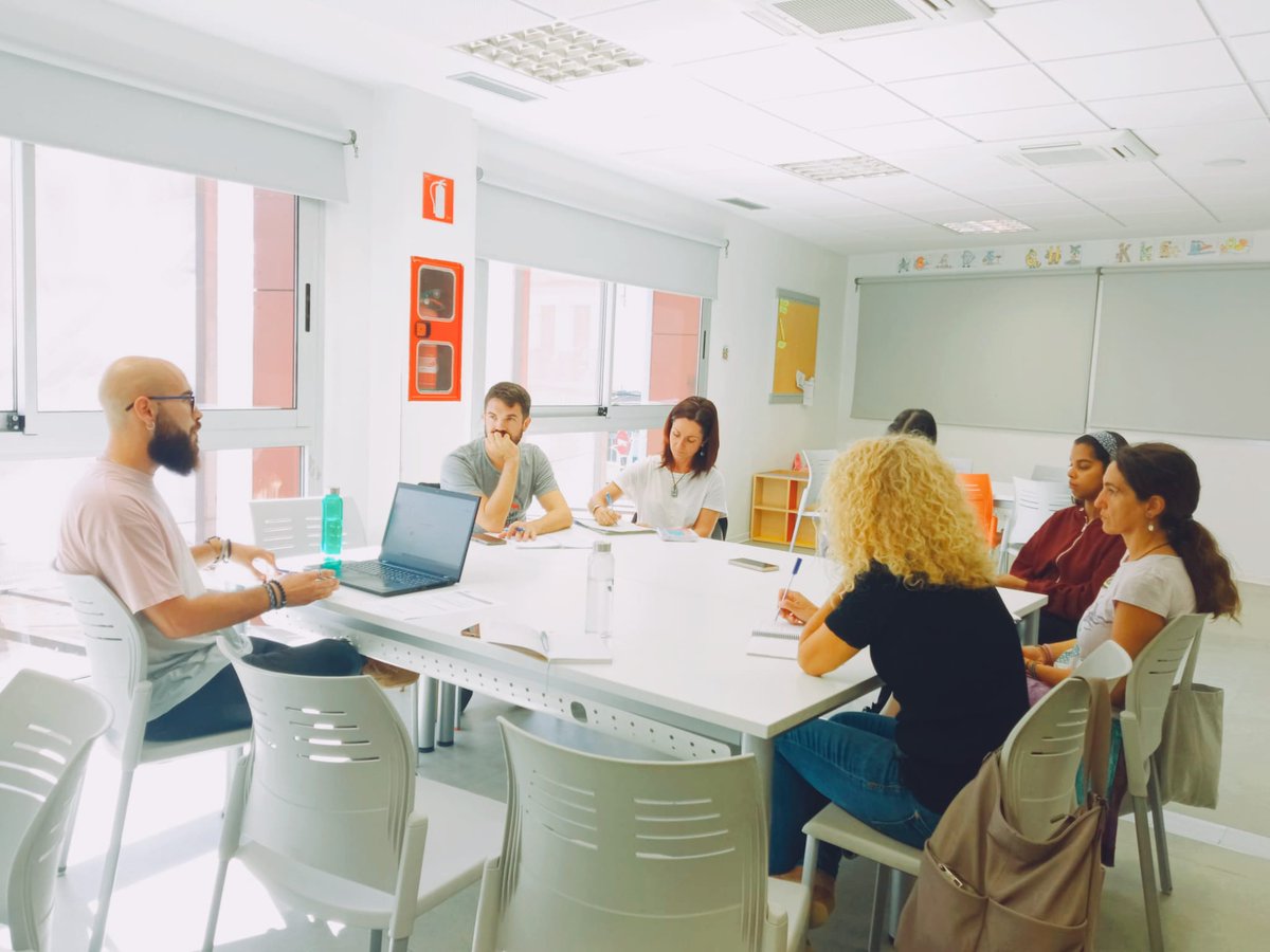ProjecteICI_LH's tweet photo. 🟢 Grup Motor 🟢
➕ Consolidant les bases del curs amb una mirada comuna. 
➕ Compartint experiències i estratègies per encaminar els reptes de la #comunitat https://t.co/32gsWYGF3T