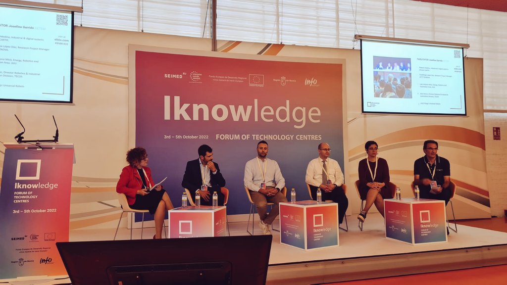 JosefinaGarrid1's tweet photo. Hoy hemos dialogado sobre cómo gracias a la tecnología conseguiremos un futuro mejor. Creciendo cada dia. Gracias compañeros de la mesa redonda de #robótica. Ha sido un placer compartir esta experiencia con vosotros. @AIJU_Tecnologi @CTTecnova @URobotsAPAC @CARTIFCT @infoRMurcia https://t.co/IzeofzCUm0