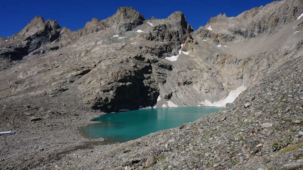 🥵Un été caniculaire pour les lacs d'altitude de la #Vanoise, des #Ecrins et du #Mercantour. 🌡️ Les capteurs de température installés par le réseau #lacsentinelles sont unanimes : tous les records de température des années passées ont été dépassés ! 👉 parcsnationaux.fr/fr/actualites/…