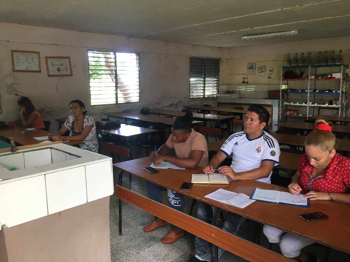 SBRPA1's tweet photo. Docentes en formación en su discusión de la clase. @dpestgo @dmeguama @deturnel https://t.co/Drm3xQuI2D
