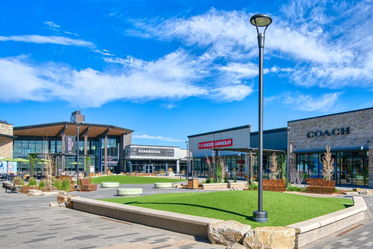 SternbergLight's tweet photo. Denver Premium Outlets offers shoppers a mix of popular brands with an outdoor experience inspired by the Rocky Mountains in Thornton, CO. Sternberg’s Solana SL760 &amp; SL660 Post-Tops are well suited for this urban shopping complex. To see the full gallery: https://t.co/zb69ZAy6bh https://t.co/F8UIiXh8eJ