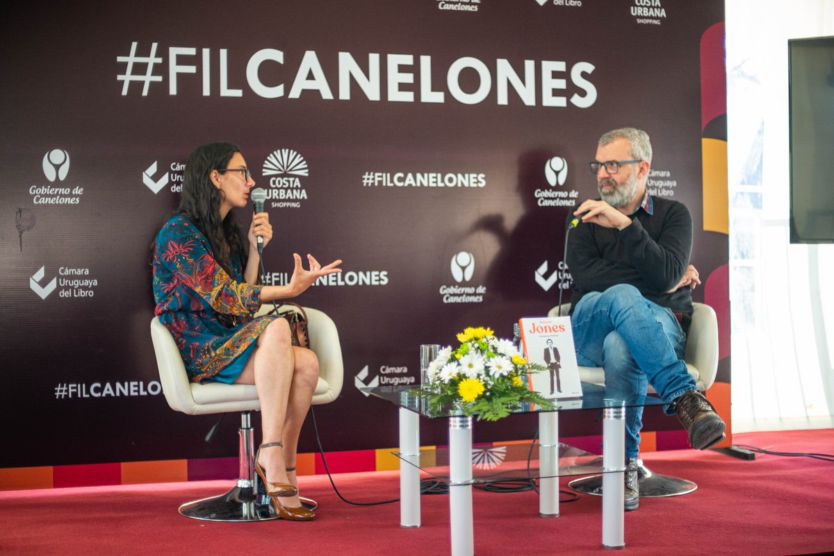 musleraf's tweet photo. Hermoso fin de semana de patrimonio. Di una visita guiada en una exposición (para hablar de la Comedia Nacional, en conmemoración de los 75 años del elenco, en el @CE_Subte) y presenté el libro de Roberto Jones en la @filcanelones. https://t.co/SIfvrMKDzf