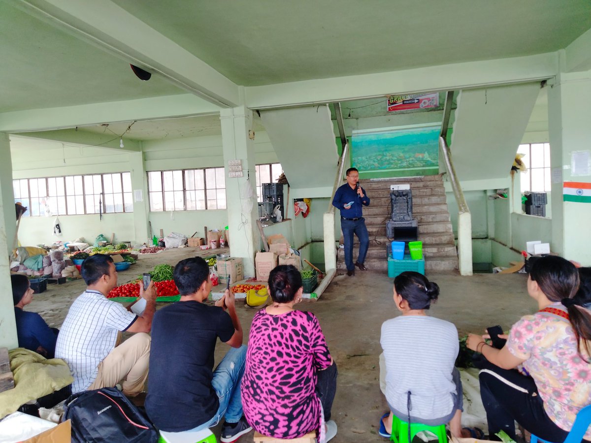 sbmuudpacpi's tweet photo. Day3 of cleanlineds week Demonstrations at schools,colleges,Market&amp;Govt. office

#MizoramCleanlinessWeek2022
#SwachhataDiwas
#WasteSegregation
#SBMSWAS2022
#SwachhMizoram
#SwachhSurvekshan2022champhai https://t.co/V1vLq3NfU9