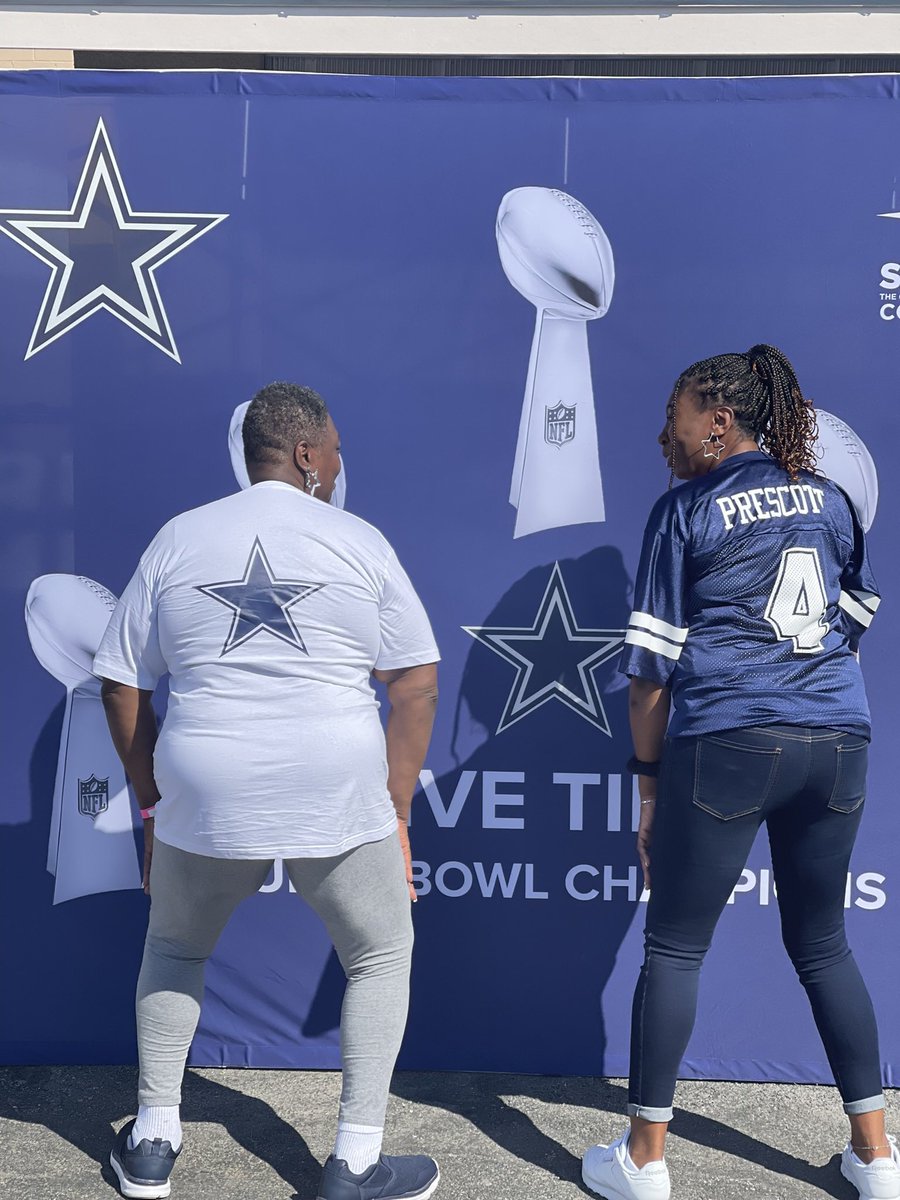 perryjan3's tweet photo. #DalvsWash #DallasCowboys #CowboysNation #AttStadium #ArlingtonTx #Sisters #Family #HOWBOUTDEMCOWBOYS #Wheremyhaters #Truefan #LovedemBoys #Ibleedblueandsilver https://t.co/b7nrmGKBkQ