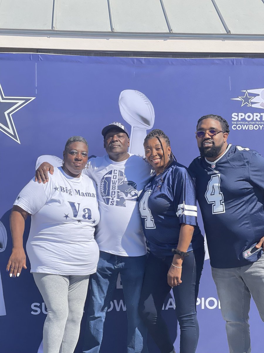 perryjan3's tweet photo. #DalvsWash #DallasCowboys #CowboysNation #AttStadium #ArlingtonTx #Sisters #Family #HOWBOUTDEMCOWBOYS #Wheremyhaters #Truefan #LovedemBoys #Ibleedblueandsilver https://t.co/b7nrmGKBkQ