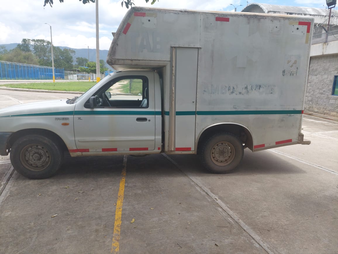 StpcSantander's tweet photo. Hablamos de respeto por los derechos humanos de los privados de la libertad pero no se asume una postura Gubernamental ni Institucional frente a la USPEC. Siguen utilizando una ambulancia en estado deplorable , mientras una medicalizada de ultima tecnología no cuenta con operador https://t.co/T38Is3IIZg