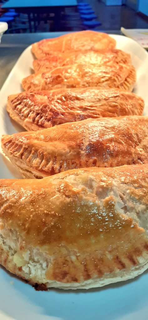 pipsy80's tweet photo. Sticky Chicken Noodles (5 spice sauce) or homemade Cheese and Onion Pasties going down well for lunch today at Consett Juniors 😁

Which would you choose? 🍜

#Education
#SchoolCook
#SchoolMeals
#FSM
#UFSM https://t.co/H6fO2UgKj5