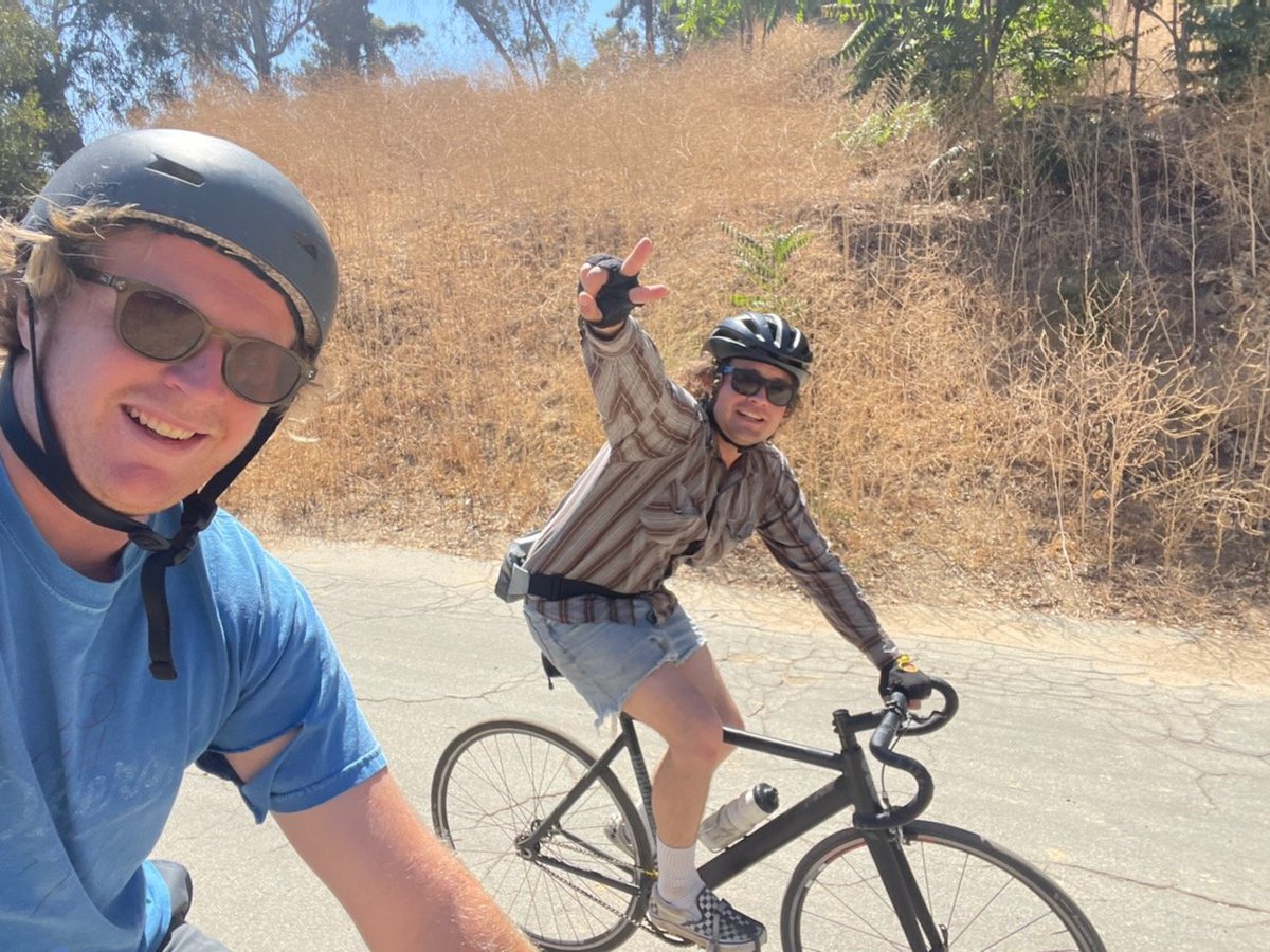 Sometimes (no matter how serious you are about bike racin'), you gotta head out for a chill spin with a good pal!

See how it feels to leave kit at home for a day and play on the bike without any training goals besides joy. 

#offseason #joy #ridebikeslikeakid #fixie #recovery