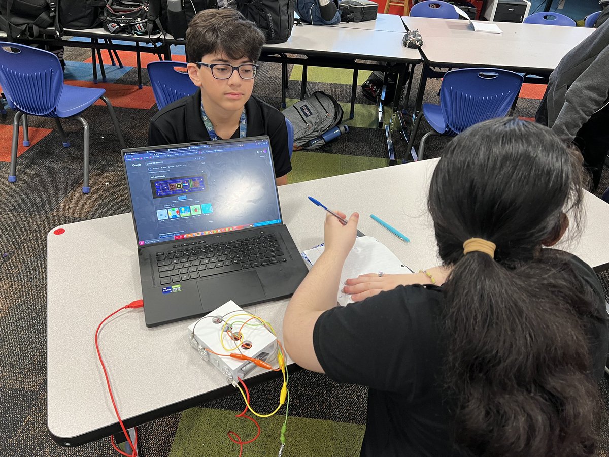 AdamsonHDMM's tweet image. Today we held our first Maker Fair of the year to gather feedback about our video game redesigns. #STEMis @HDMcMillan