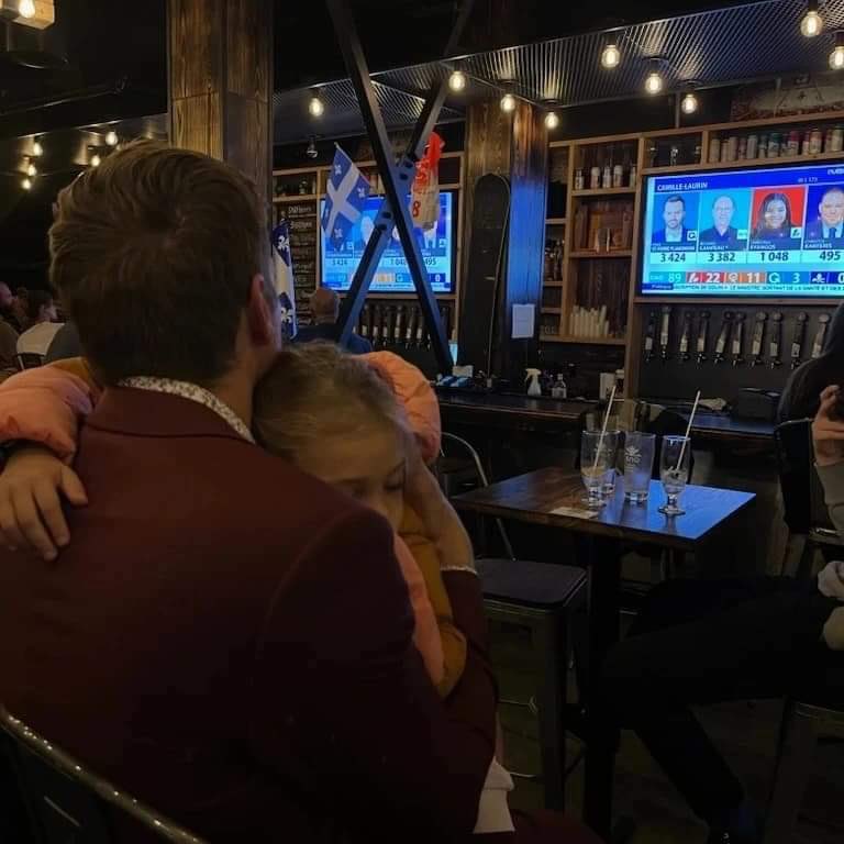 Félicitations à <a href="/SolZanetti/">Sol Zanetti</a> pour sa réélection dans Jean-Lesage ! Merci tout le monde et à bientôt. 😌