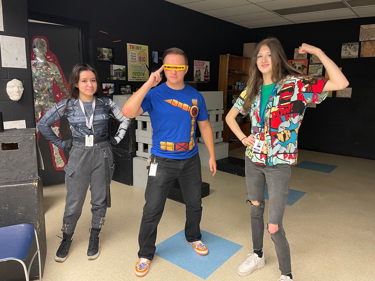 Proud of my upper class girls dressing out for Marvel day! #HOCO2022 @CastleberryHigh @CastleberryISD