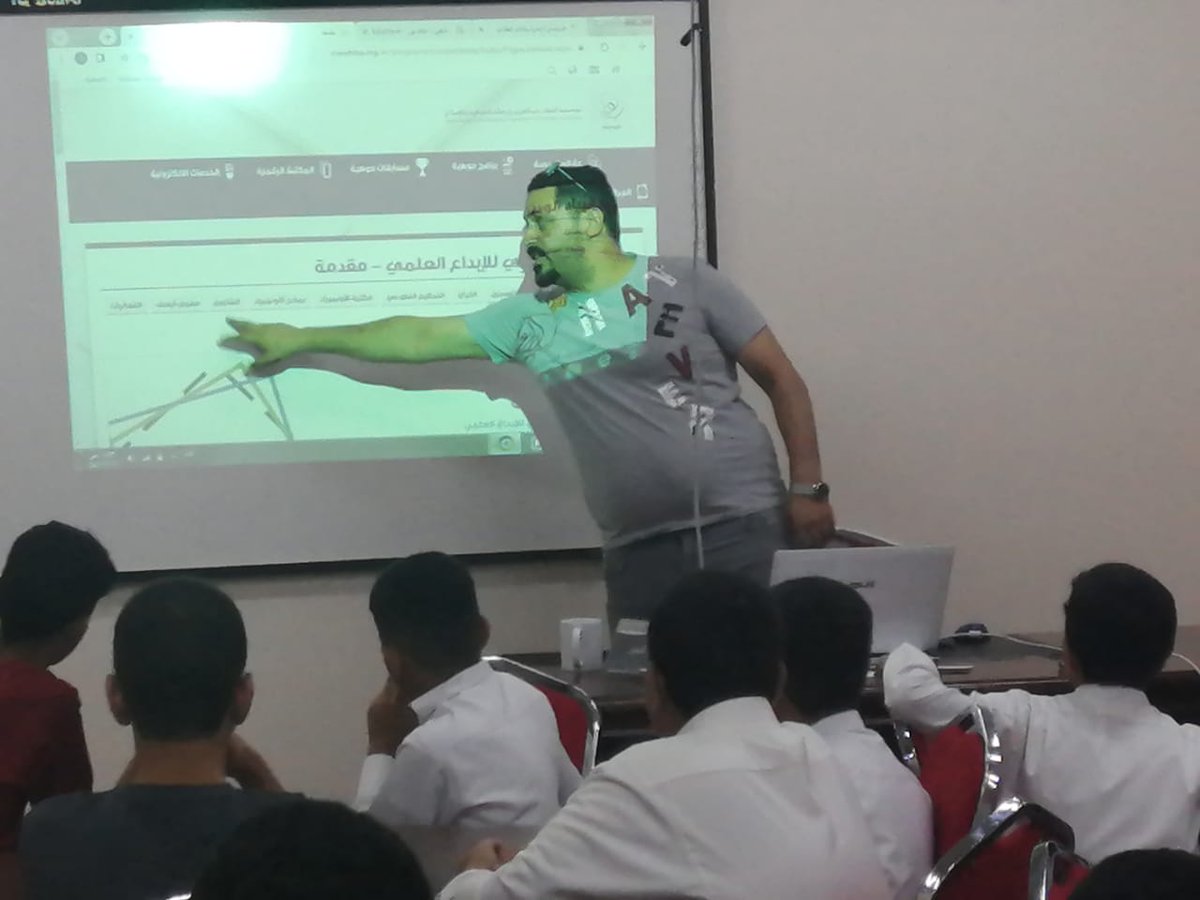 majd_aloloum's tweet photo. دورة تدريبية بعنوان(كيفية إعداد البحث العلمي) لطلاب #متوسطة_مجد_العلوم_الأهلية المشاركين في #الأولمبياد_الوطني_للإبداع ، قدمها مدربا الموهوبين أ/ محمد الشوال، و أ/ مأمون محمد https://t.co/OZSEiMvBQZ