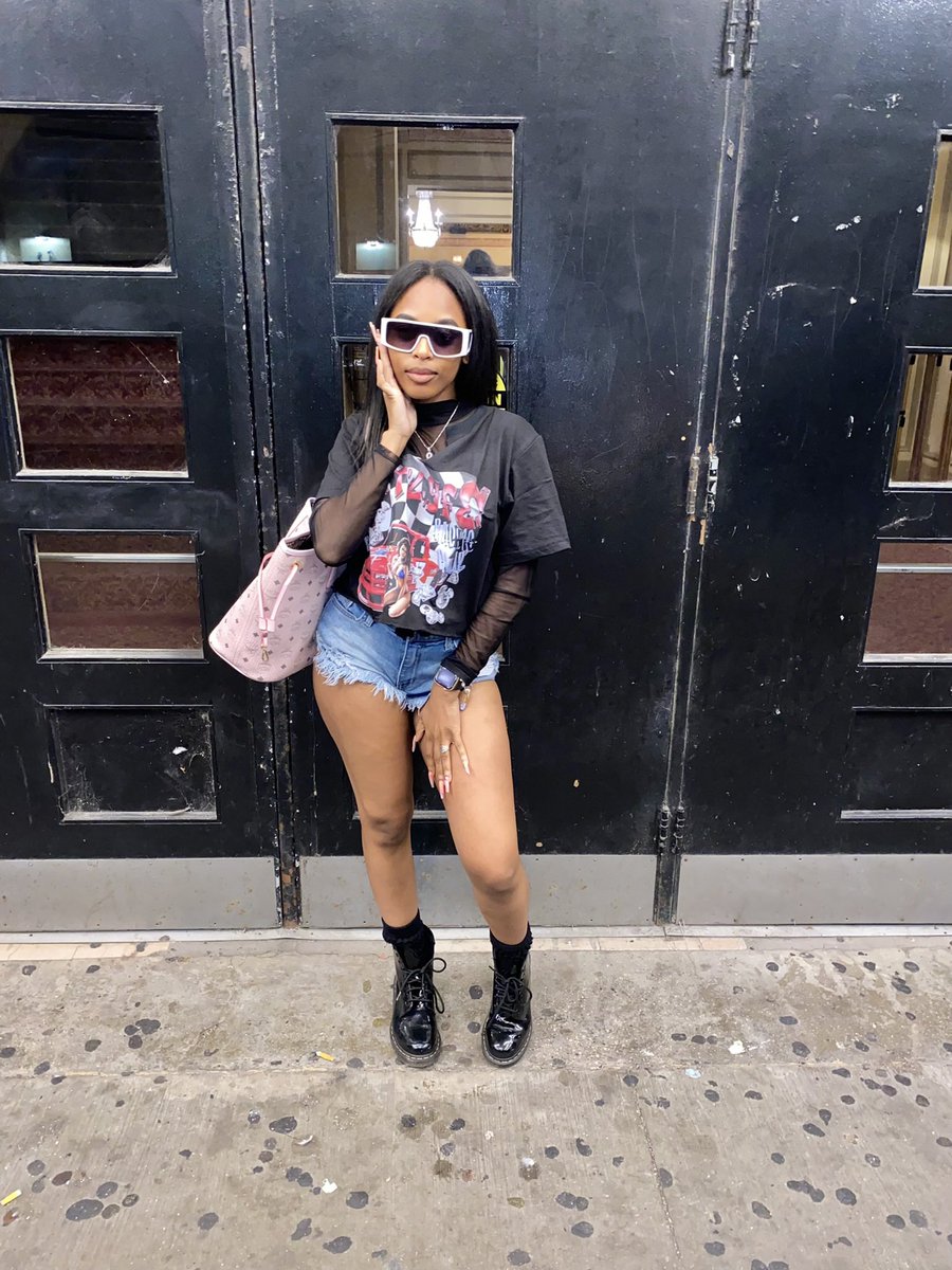 KeepUpWitEryTM's tweet photo. Forever I’m That Girl 💖🤩 https://t.co/4bu3HEierP