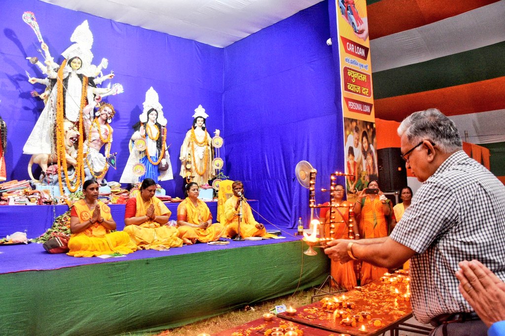VCofficeBHU's tweet photo. कुलपति प्रो. सुधीर कुमार जैन जी ने दुर्गा पूजा के अवसर पर आज काशी हिन्दू विश्वविद्यालय स्थित मधुबन परिसर में पूजा की। कुलपति जी ने विश्वविद्यालय परिवार के सभी सदस्यों को दुर्गा पूजा की शुभकामनाएं दी।  
#DurgaPuja https://t.co/EYnDzjMcir