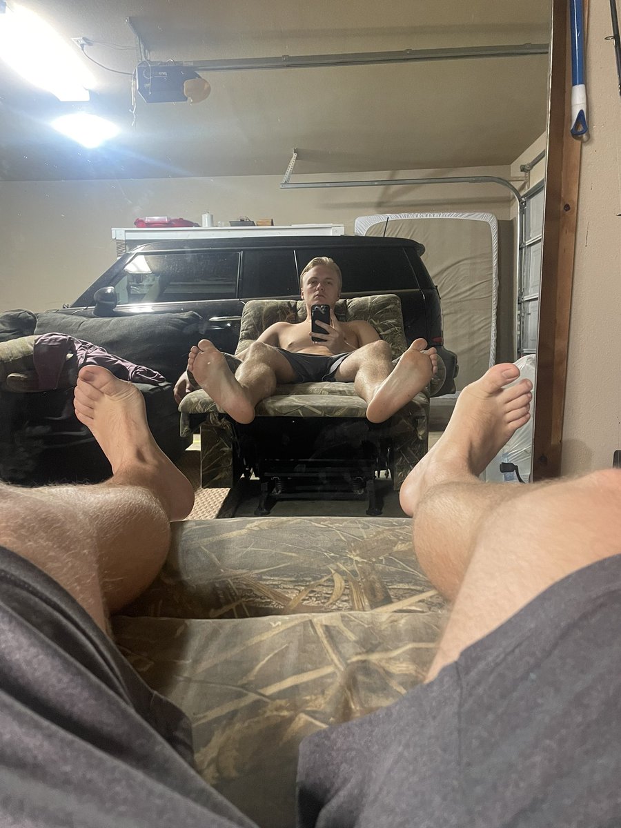 FootkingThe's tweet photo. I need a slave to rest my feet on who wants the privilege https://t.co/EUilMIuD1J