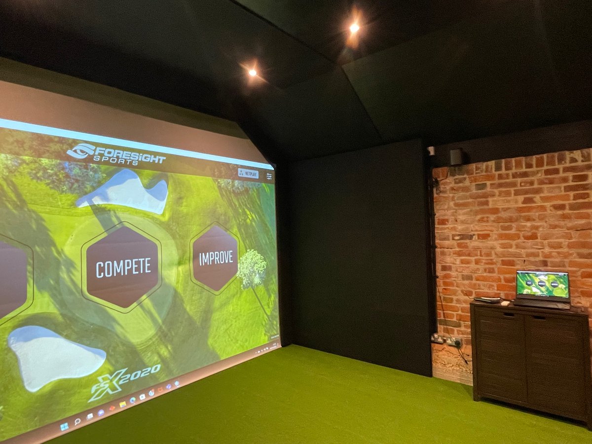 GolfinSimulator's tweet image. Really pleased with the outcome on this project!
What a fantastic home space!
#gcquad
#customscreen
#suedebaffles
#premiumputtingturf
#golfrooms