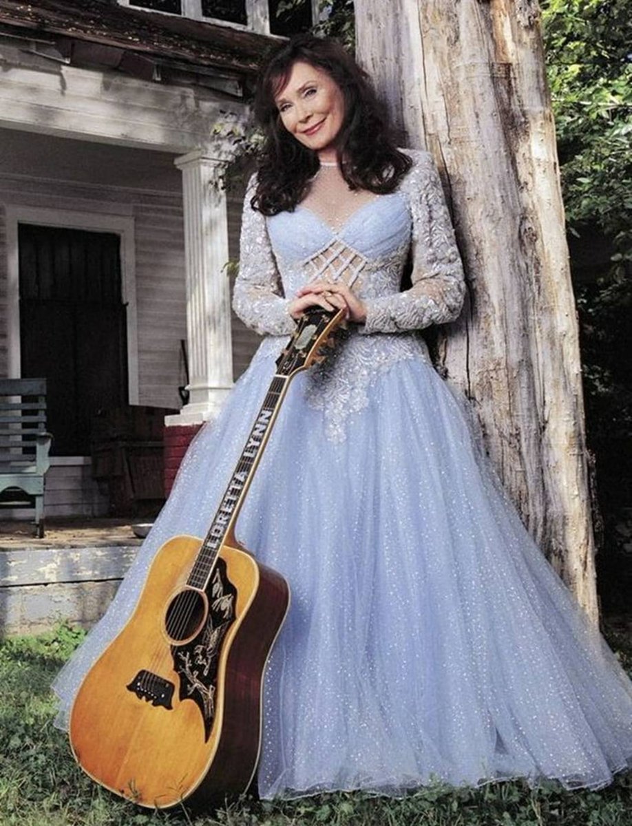 Pretty soon there will be no country legends walking amongst us. Today we lost arguably the most important female country artist of all time. A devastating loss to country music.
Loretta Lynn 
1932-2022