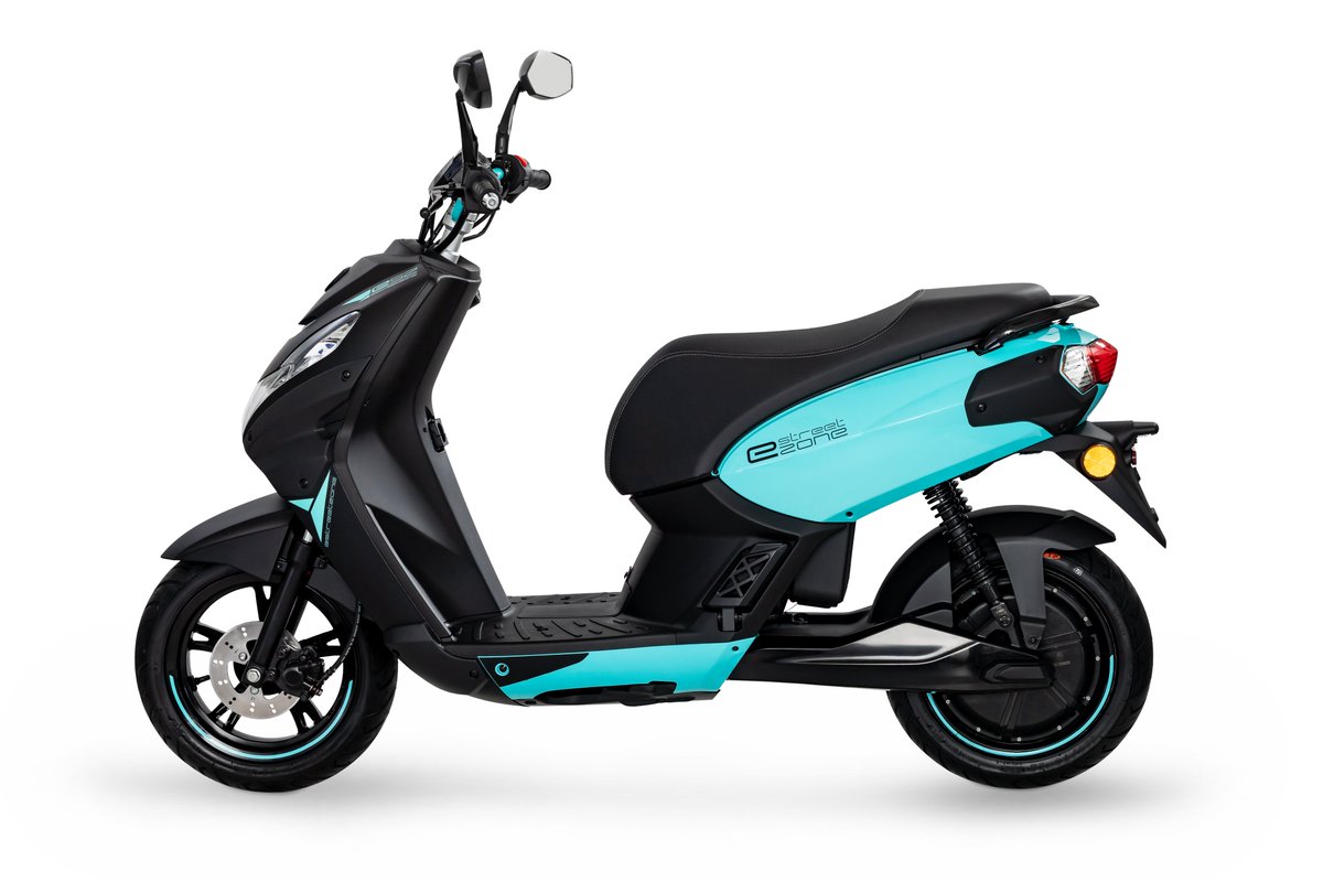 📣 e-Streetzone, el nuevo modelos 100% eléctrico de Peugeot Motocycles.
Con una autonomía de 112km en su versión equipada con 2 baterías y en modo ECO, ¡e-Streetzone no tardará en ser tu mejor aliado para electrificar tus recorridos urbanos! ⚡
Déjate tentar…
#PeugeotMotocycles