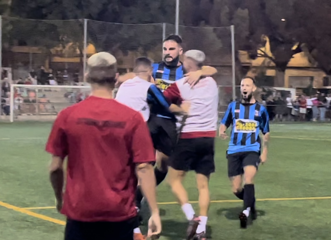 RadioSabadell's tweet photo. La @UDTIBIDABOTR s'endú el duel contra el @CFUCanrullRT en el segon derbi del curs i es col·loca líder en solitari #2catb
📝 https://t.co/v2rBQblEu9 https://t.co/MFV7toX2dR