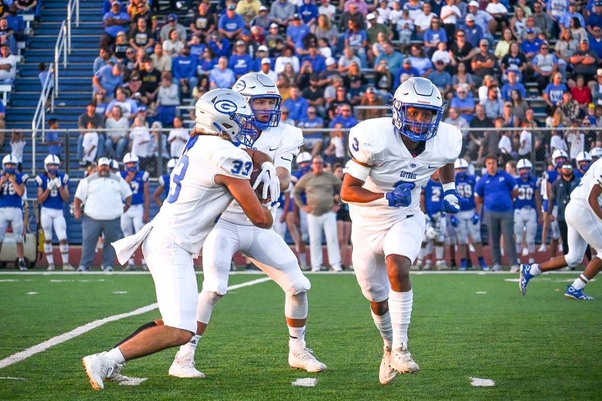 Check out the photo skills <a href="/KaiaCaptures/">kaiacaptures</a> has.  Does so much for <a href="/BluejaysGuthrie/">GUTHRIE BLUEJAYS FOOTBALL</a> and takes some crazy awesome pictures. kaiacalvert.smugmug.com/Guthrie-sports…