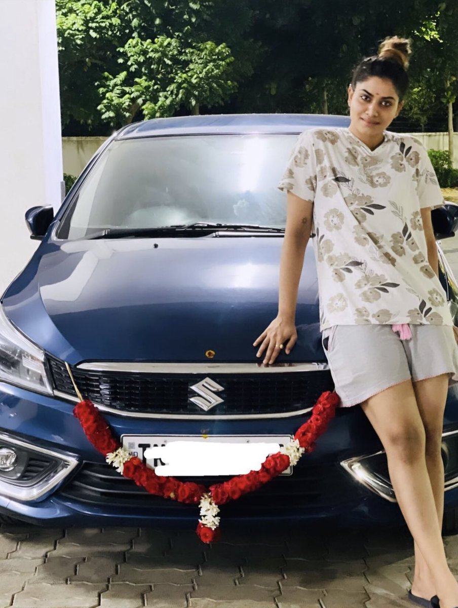 repeeatuu's tweet photo. Actress @iamshivani_n after poojai scenes 🚗🚙
#shivaninarayanan #shivani #TamilCinema #kollywoodactress #bumber #Viral #Varisu #Trending #BiggBoss #السيسي #BiggBoss16 #vikram #VijaySethupathi https://t.co/XOygH9DSih