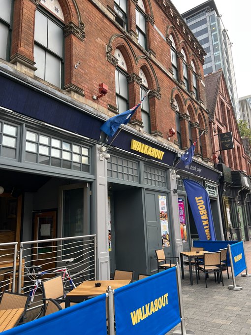 I swear I don&rsquo;t go out searching for Aussie Bars, they just find me! 😁 https://t.co/6GrPFkUdlF