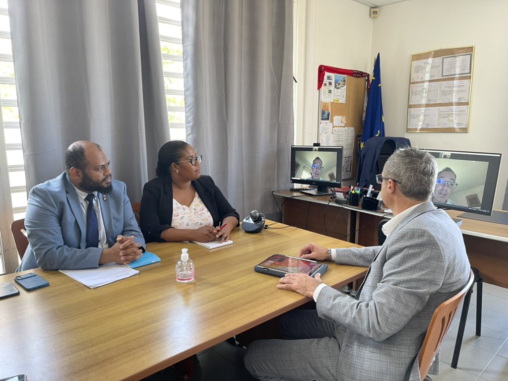 GuillaumeGelle's tweet photo. Journée d’échanges et de travail avec les équipes du #CUFR de #Mayotte où je représentais le bureau de @FranceUniv.  Au programme: formation de la jeunesse Mahoraise et évolution institutionnelle du #CUFR. Merci de votre accueil 🙏. @ac_mayotte @Prefet976. https://t.co/aOuJ7pMRQh