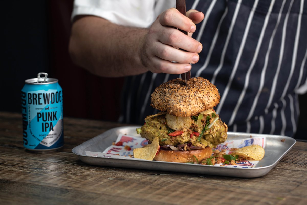 That’s a Thai red curry inspired burger topped with sweet chilli crisps. Do crisps belong on burgers? Come in and let us know what you think! 🌶 

#craftbeer #pubfood #fusionfood #redhotchillipecker