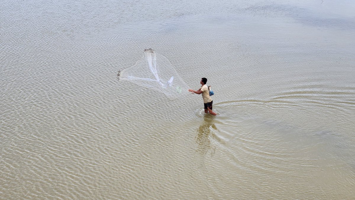 Most of the fishers in our communities do not have a #fishing boat, and they do not need one to fish as much as they need to feed and support their families.

#CommunityFisheries #Fishing #Bangladesh #BayOfBengal