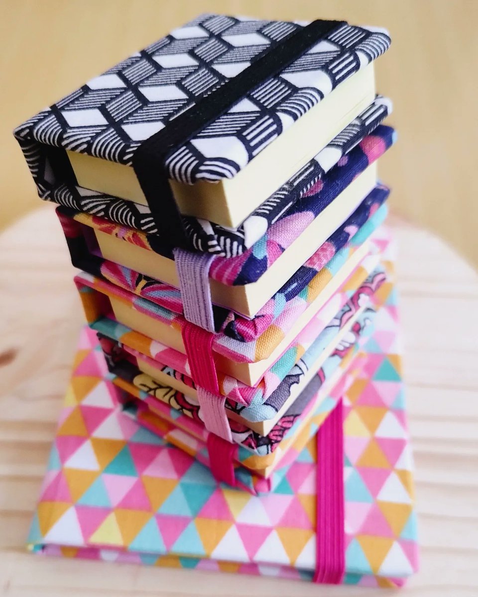 BellaMiaAtelie's tweet photo. #PresentesCriativos ✨
#CapasParaPostIt (+ #PortaDocumentos) q/ foram presentes da Vivian Mendonça p/ seus colegas de trabalho.
Façam como ela, deem #Lembrancinhas 🎁
▫️ Veja as opções na coleção: https://t.co/kfMqGqeGKB
#presentes #chaveirosdepostit #feitoàmão #feitocomamor https://t.co/6mAUcJYGTj