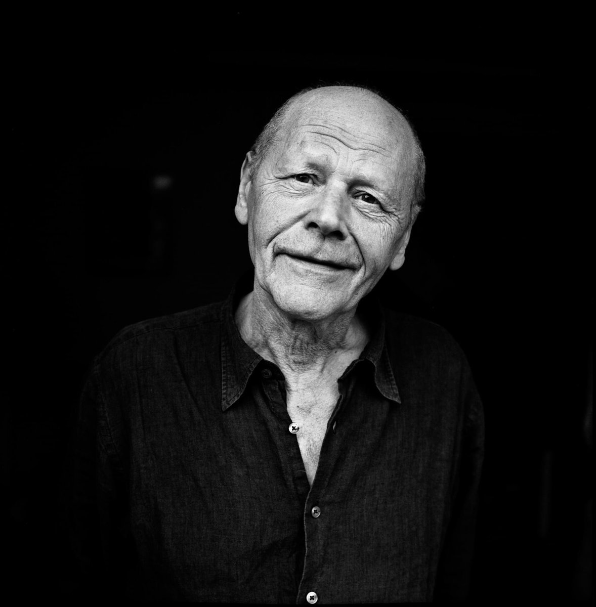 PIERRE MICHON lauréat du Prix de  <a href="/laBnF/">La Bibliothèque nationale de France</a> 2022 !

« Le Prix de la BnF couronne avec Pierre Michon une langue ciselée et virtuose qui nous mène, au fil des portraits dessinés et des histoires contées, simples ou épiques, à l’émotion pure de la lecture. »

editions-verdier.fr/auteur/pierre-…