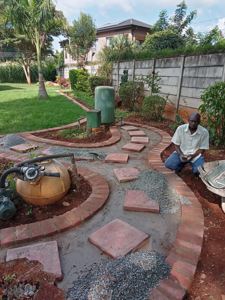 BlessingMeya5's tweet photo. I do landscaping garden designing garden mantainance,0773199249 https://t.co/tDMzbfd04I