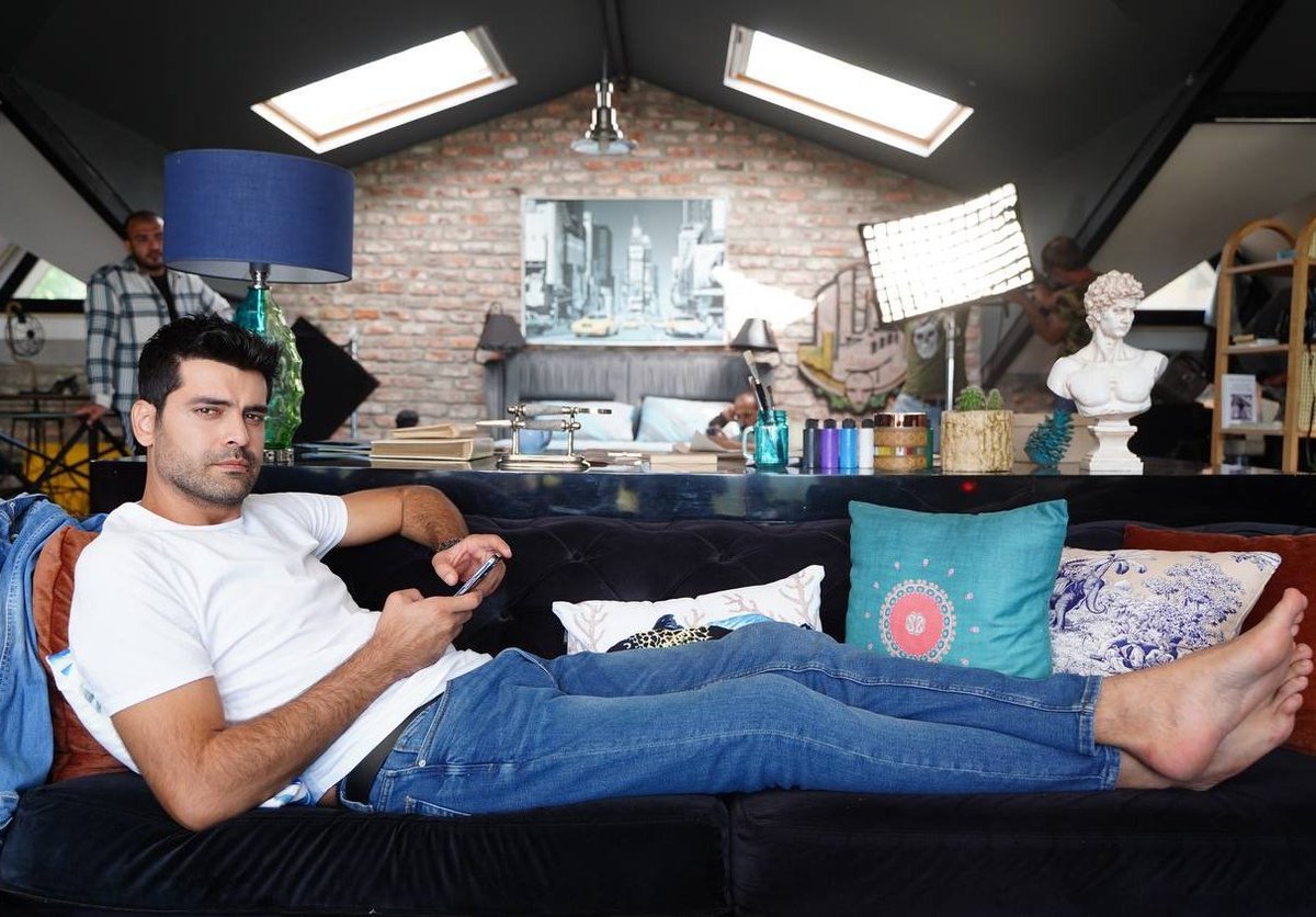 diziyolcusu's tweet photo. #ErkanMeriç sevenlerini ekran başına davet ediyor😊
#Yazgı https://t.co/acMePGrmOK