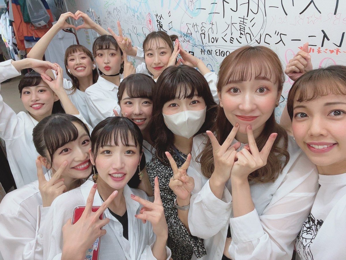 veilsYOASOBI公演ありがとうございました👏
リハの時から袖で大号泣してしまい気づいたら本番含め3回も泣いてました😢
でもそれだけみんなの踊りが最高で表現の仕方も素敵すぎるんです🥺💓
こんな素敵なメンバーと踊れることが幸せだなあって改めて思えました
ぜひ残りの公演ぜひ観に来てほしいです💫