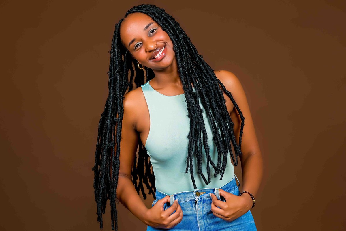 BiutyLtd's tweet photo. Butterfly Box  Braid

The butterfly braid is oversized and created with hair extensions and creates a dreamy and feminine finish with a thick and fluffy braid. It can also be personalized with cuffs, beads, or other hair accessories. style it with,and it will make a big statement https://t.co/b9FGn7XhxJ