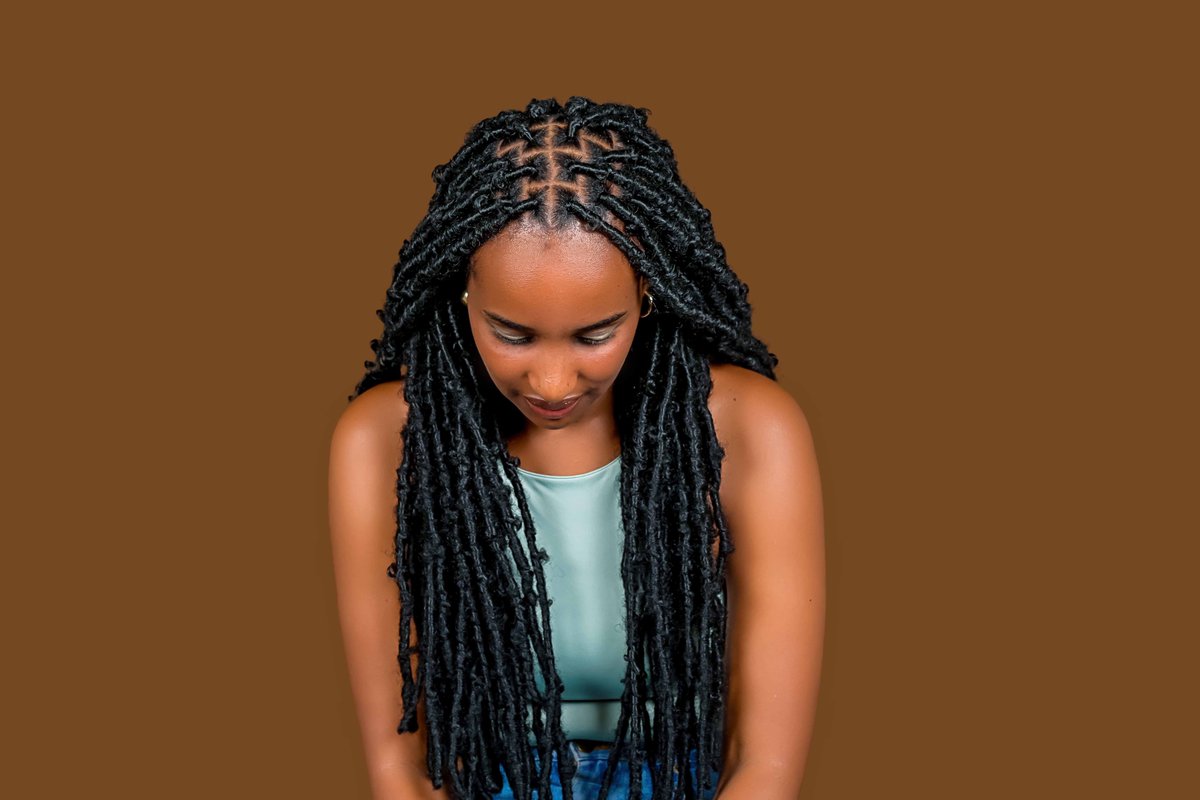BiutyLtd's tweet photo. Butterfly Box  Braid

The butterfly braid is oversized and created with hair extensions and creates a dreamy and feminine finish with a thick and fluffy braid. It can also be personalized with cuffs, beads, or other hair accessories. style it with,and it will make a big statement https://t.co/b9FGn7XhxJ