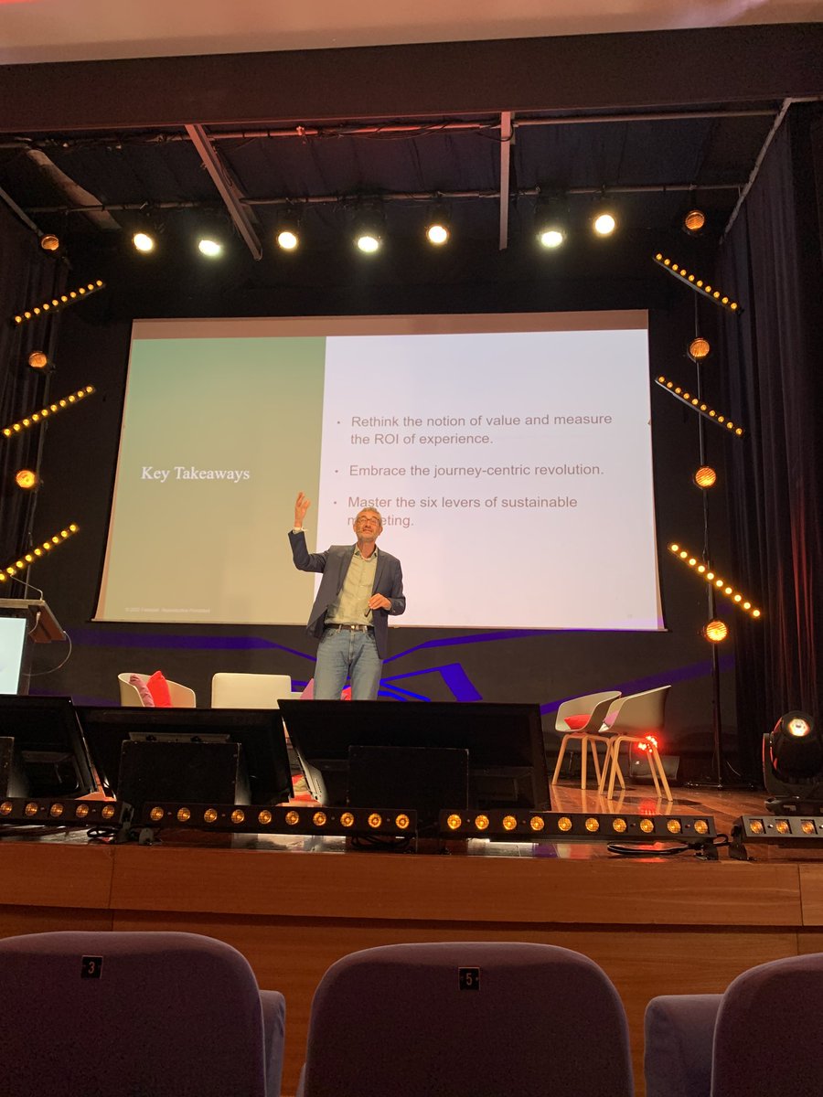 FloLepage's tweet photo. Les 3 points à retenir de l’intervention de ⁦@Thomas_Husson⁩ #1to1biarritz  ✅ repenser la notion de valeur ✅ transformer l’entreprise ✅ activer le marketing durable https://t.co/snsoyiqSIk