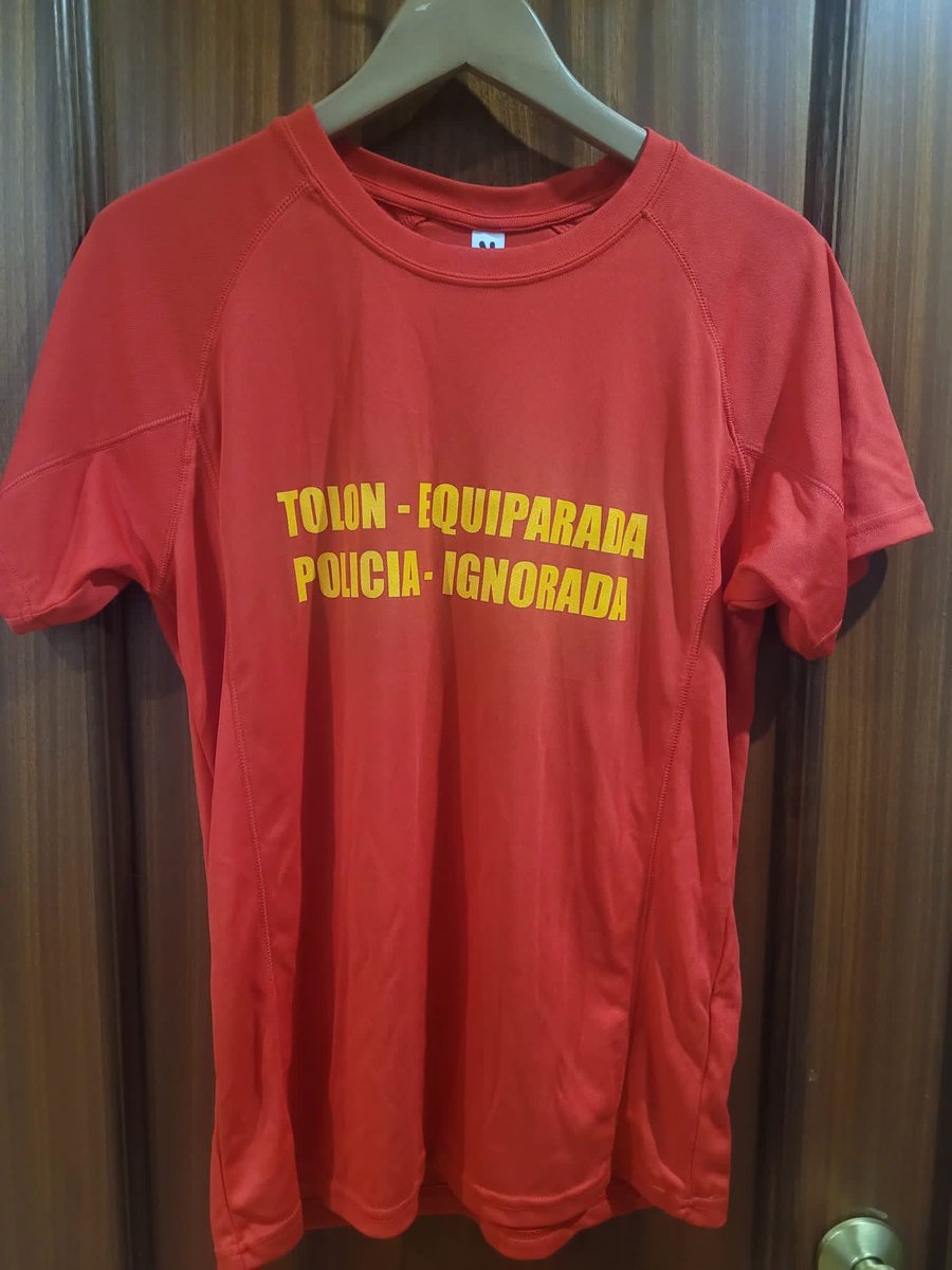 SplToledo's tweet photo. @toledoayto Tras reunión con el concejal de Personal y con el de S. ciudadana, entendemos que no hay avances por ninguna vía y que no podemos ser optimistas.Quien apoya nuestras reivindicaciones? Nos vemos con nuestra camiseta en la #nocturnadetoledo
@rubn_rufo @milagrostolon https://t.co/P5QF6mvs1e