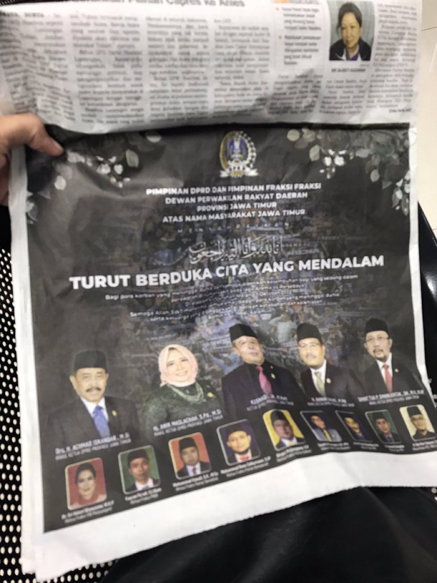 Stakof's tweet photo. Orang-orang yang di foto ini pada meninggal serentak atau gimana? https://t.co/SmooKBUztB