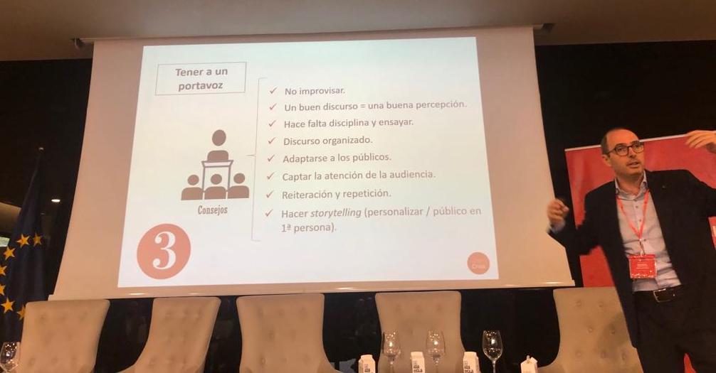 ComCrisis_UPF's tweet photo. 🗞️Carles Pont da en #Navarra una ponencia sobre comunicación de #incendios forestales
🗣️ El IP de @ComCrisis_UPF incide en la importancia de establecer #protocolos y gabinetes de #crisis, así como de disponer de #portavoces técnicos
🔗https://t.co/nruW4jf6vb
#ComCrisis #IIFF https://t.co/p42GsJlcoI