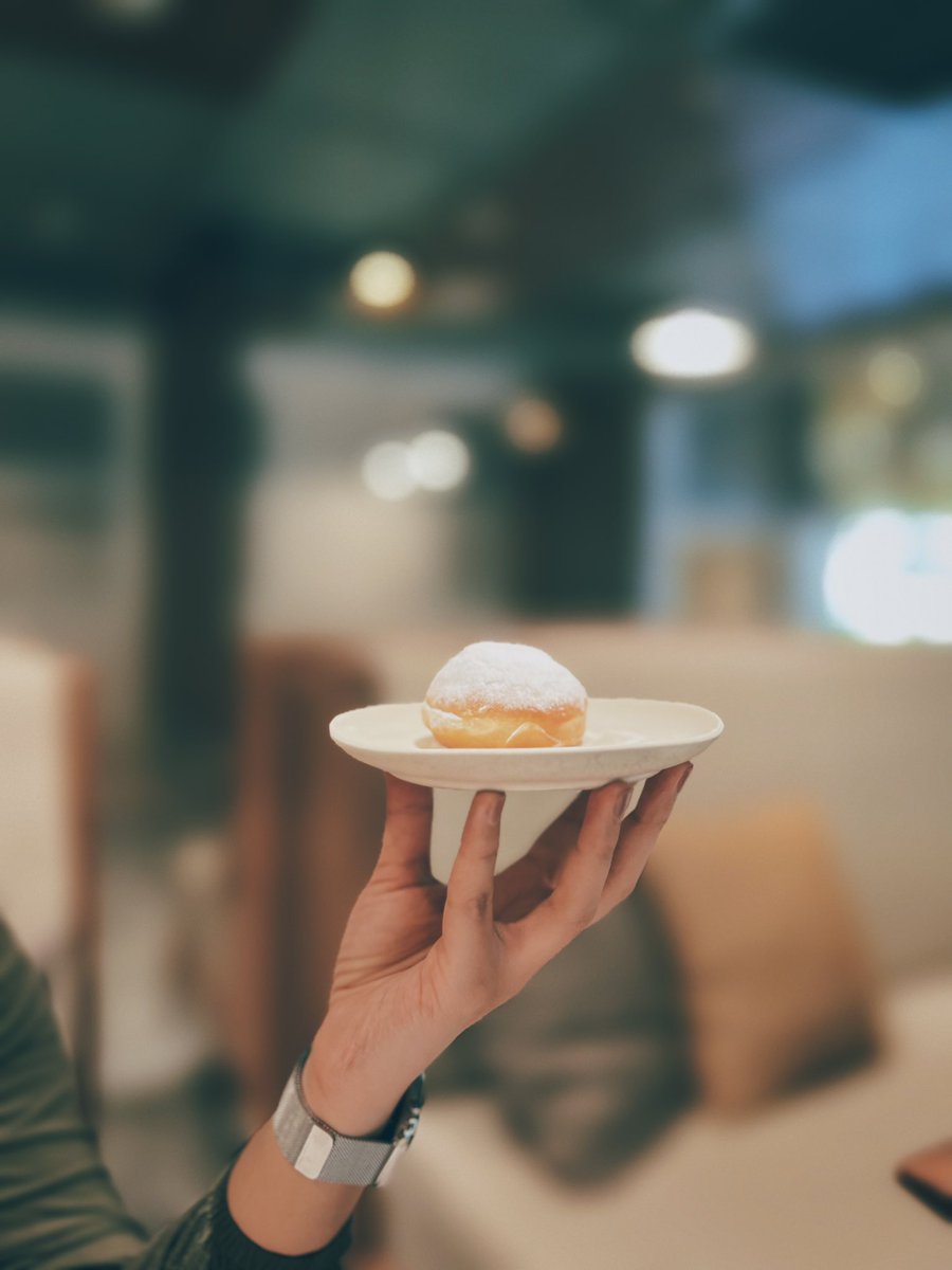 effwrites's tweet image. This #Bombolone was the bomb with an explosive crème pâtissière filling. Now I want them for breakfast everyday. 🤤