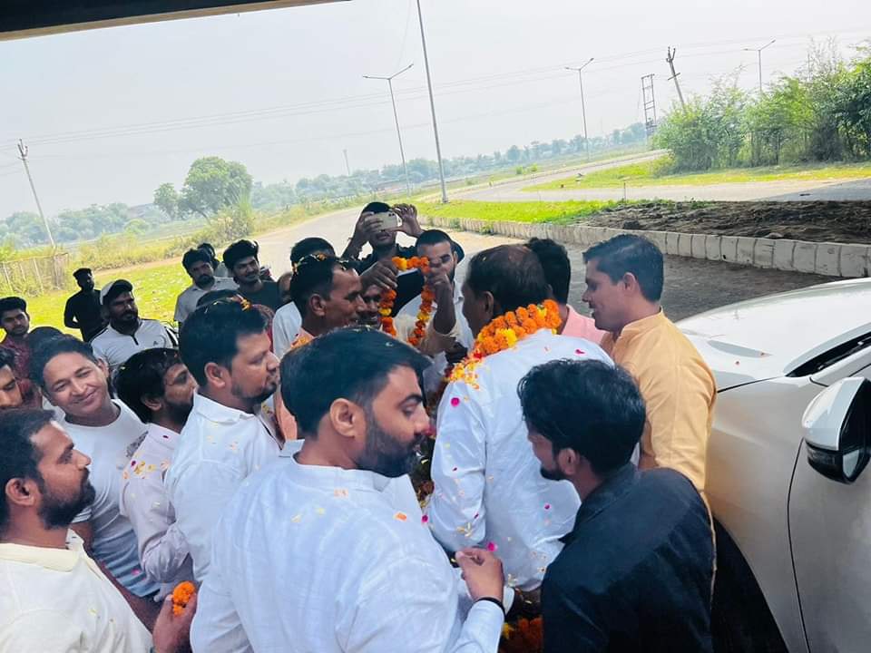 आज दादरी के ग्राम मायचा जाते समय सूरजपुर मंडल के देवतुल्य कार्यकर्ताओं ने स्वागत किया। कार्यकर्ताओं का आशीर्वाद ही मेरी शक्ति है। #MLADadri