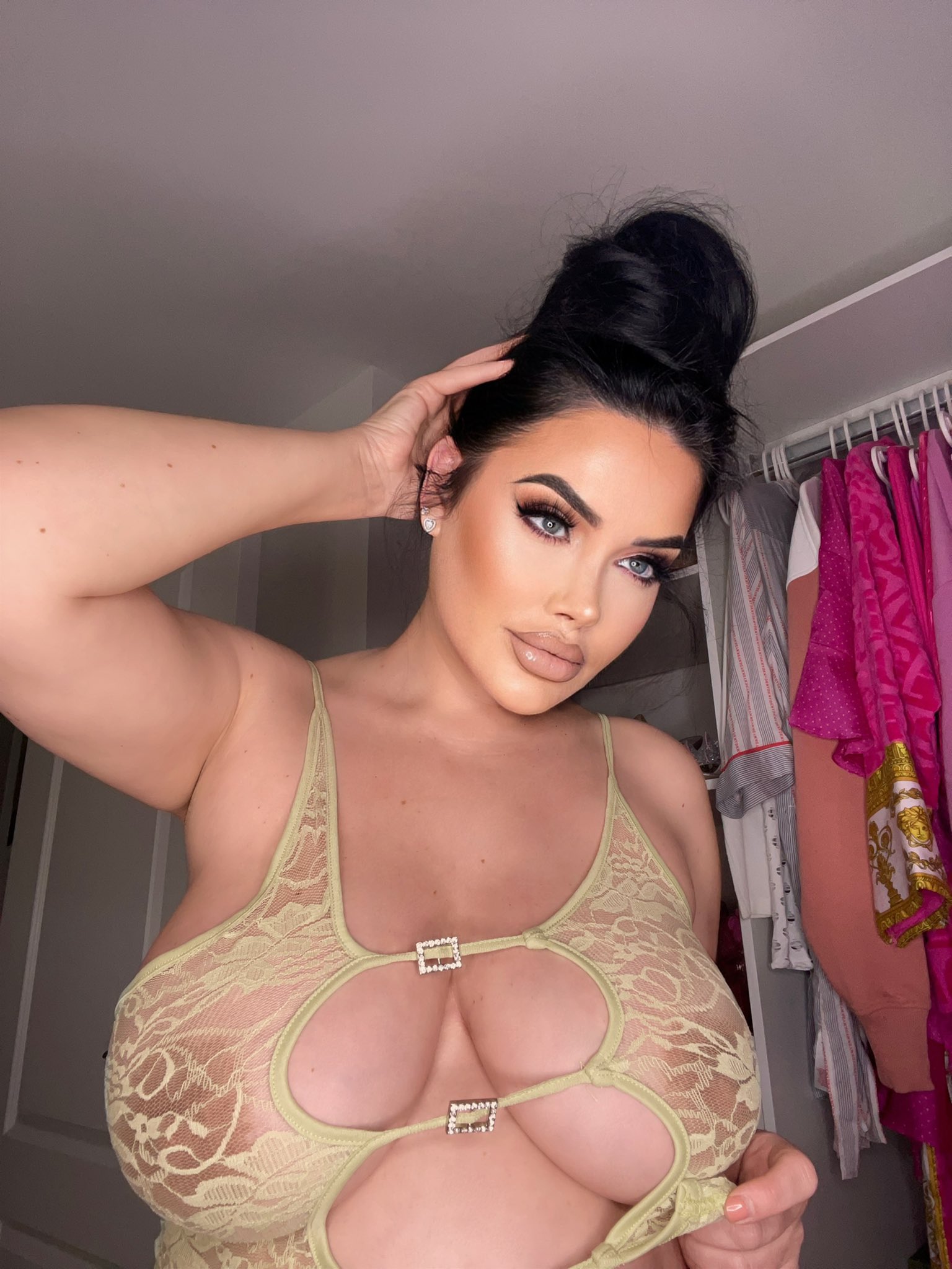 2 pic. Would you motorboat my titties? https://t.co/FIaIaatZ9K