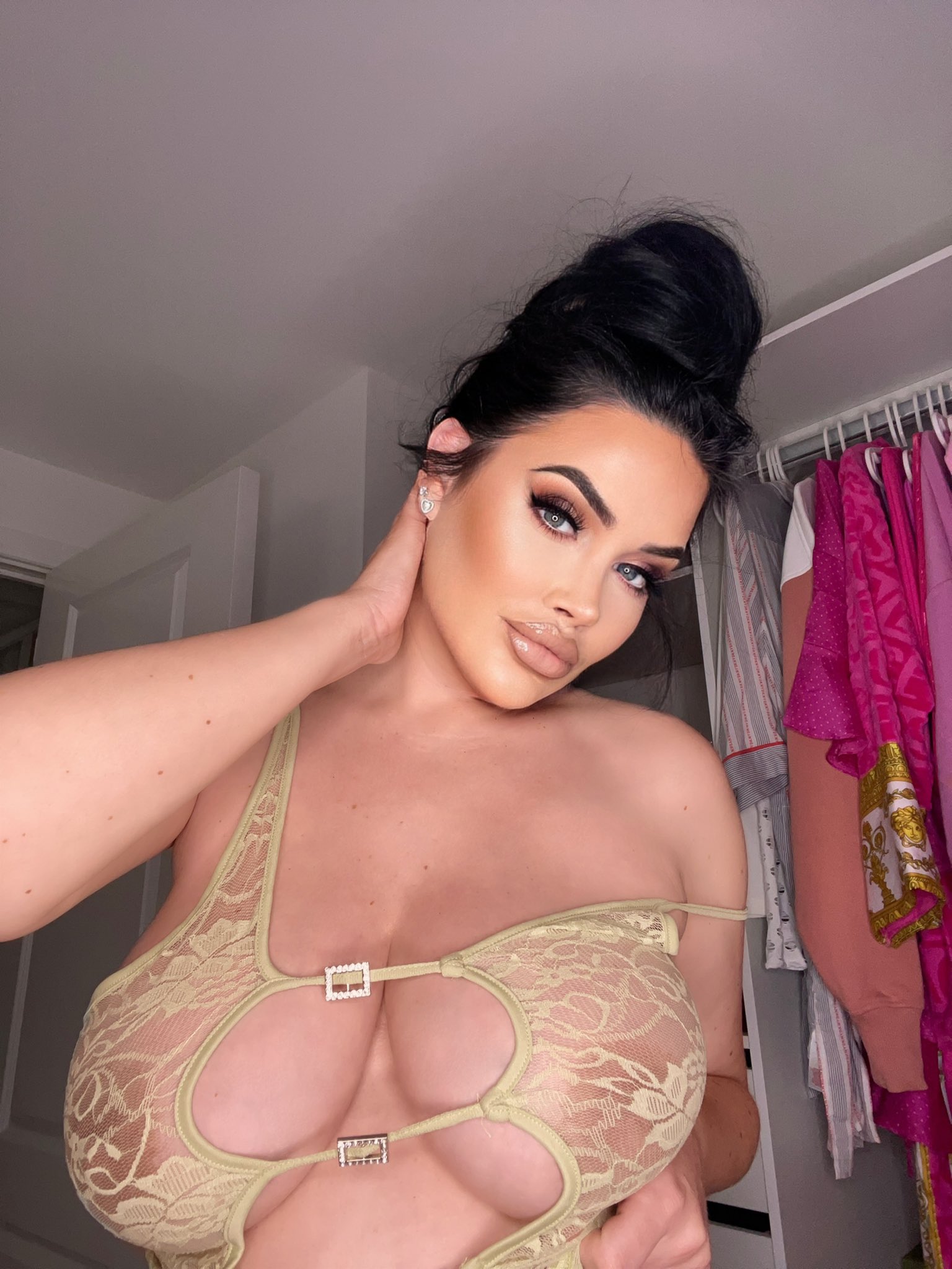1 pic. Would you motorboat my titties? https://t.co/FIaIaatZ9K