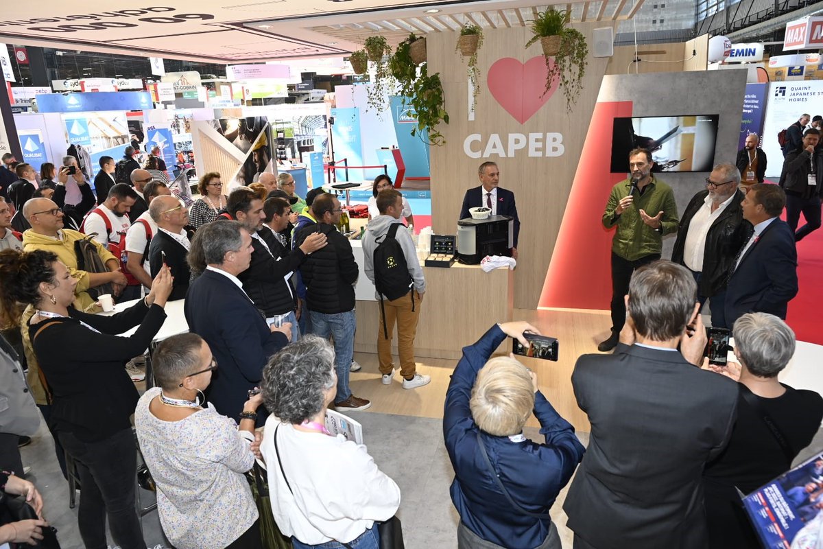 🚀 A l'occasion de #Batimat2022, la CAPEB lance officiellement sa web-série "Les Experts de la CAPEB" qui valorise les savoir-faire des #artisans du #batiment en présence d'@ArnaudGIDOIN, <a href="/reponcapeb/">Jean-Christophe Repon</a> et Robert Massuet, menuisier adhérent CAPEB.
+ d'infos👉 bit.ly/3M5z0Me