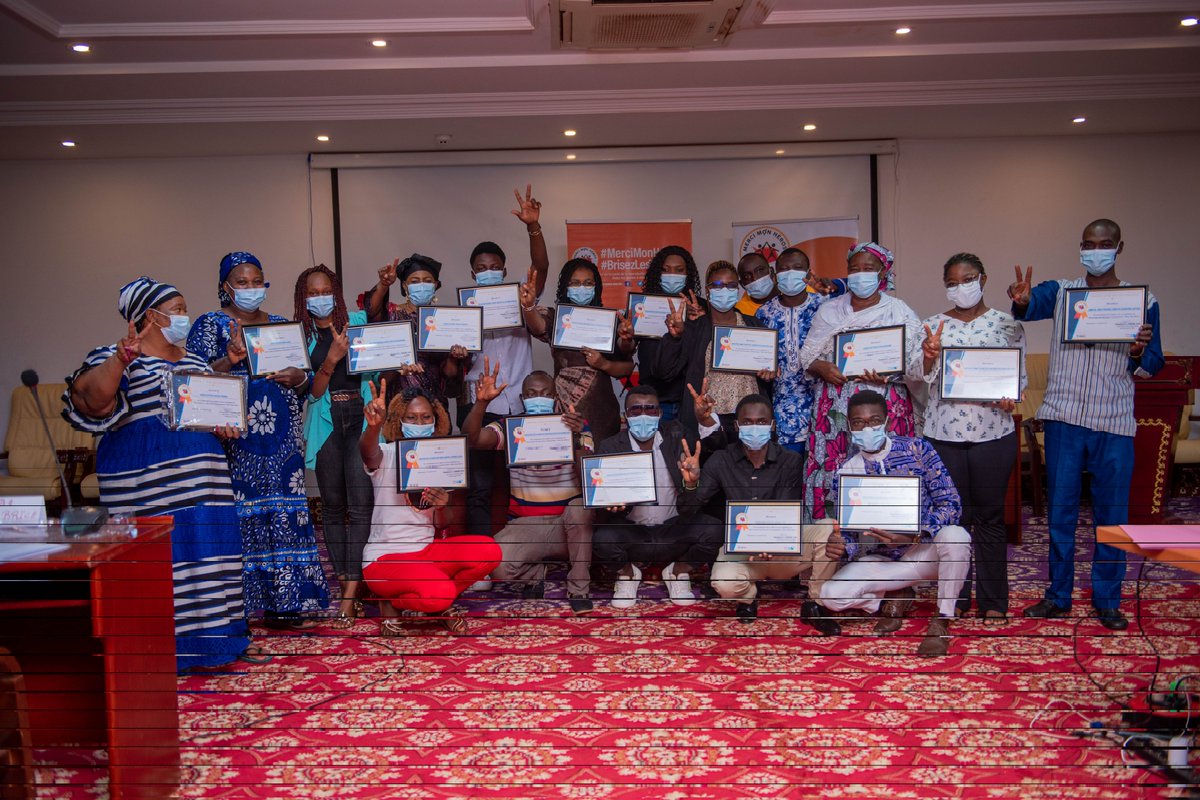 Jeunes Ambassadeurs SR/PF BurkinaFaso🇧🇫 (@jasrpfburkina) on Twitter photo Nous avons été honorés ce mardi 27 sept à travers un #certificat de #reconnaissance décerné dans le cadre de la mise en œuvre des discussions communautaires <a href="/MerciMonHeros/">Merci Mon Héros</a> dans les districts sanitaires d'intervention du projet #WestAfricaBreakThrough au #BF.
#BrisezLesTabous Nous avons été honorés ce mardi 27 sept à travers un #certificat de #reconnaissance décerné dans le cadre de la mise en œuvre des discussions communautaires <a href="/MerciMonHeros/">Merci Mon Héros</a> dans les districts sanitaires d'intervention du projet #WestAfricaBreakThrough au #BF.
#BrisezLesTabous