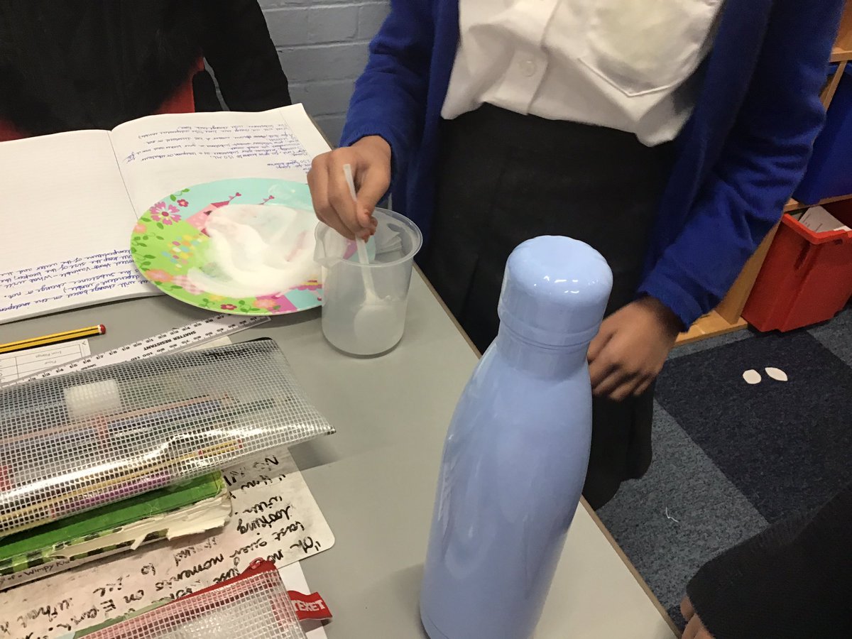 Merrydale5TB's tweet photo. 5TB had lots of fun investigating which substances are soluble. https://t.co/uwGBIGJCAG