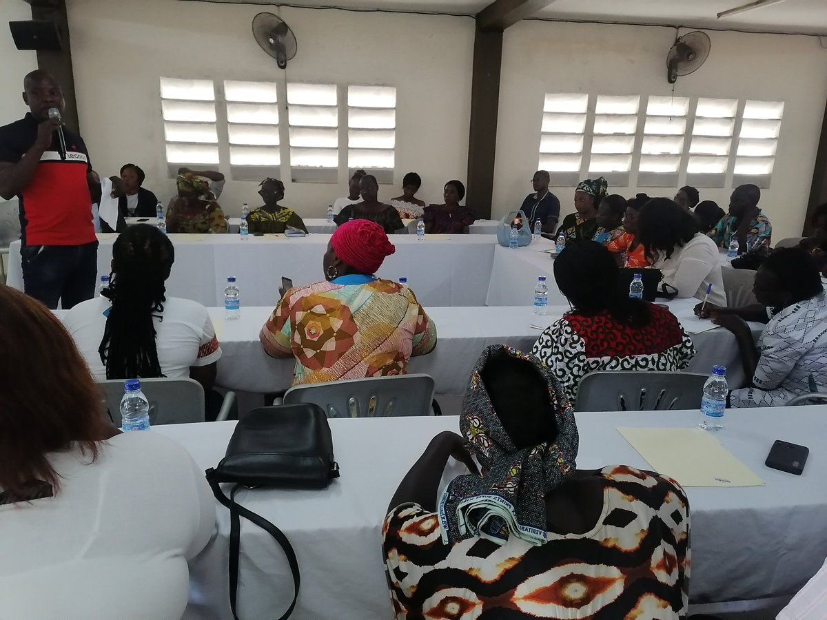 AILV1's tweet photo. Projet Ailv-FCIL 22-23
Atelier de formation des femmes et des filles à la création d'entreprise à Anyama, ce 04-10-22
Thème 1: les catégories d'entreprises et leurs régimes juridiques https://t.co/TL1qIjLIrz